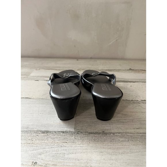 Italian Shoemakers made in Italy woman’s grey open toe sandals with faux stones - Picture 3 of 5